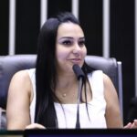 Projeto obriga plataformas digitais a alertar sobre riscos de vício em conteúdo adulto – Notícias