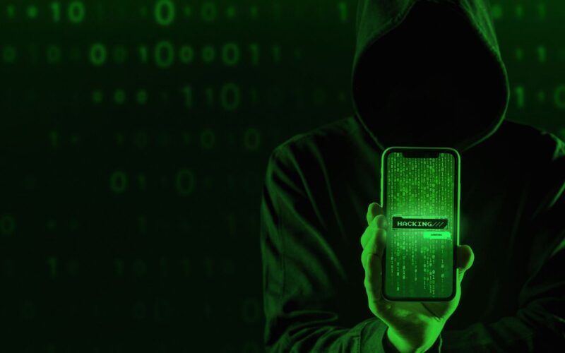 Quatro em cada 10 brasileiros já foram alvo de fraudes pela internet