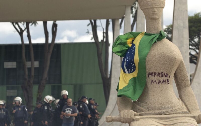 STF nega recurso de mulher que pichou estátua no 8 de janeiro