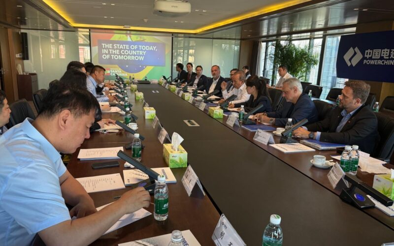 Santa Catarina discute instalação de data center com gigante mundial para avanço do uso de IA 
