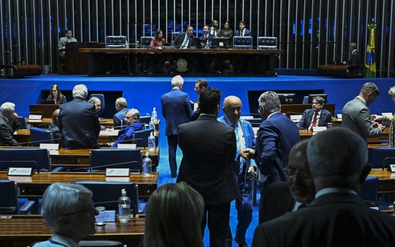 Senado aprova projeto que torna homicídio em escola crime hediondo