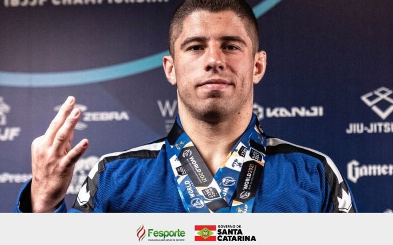 Tainan Dalpra escreve história no jiu-jítsu com tricampeonato mundial