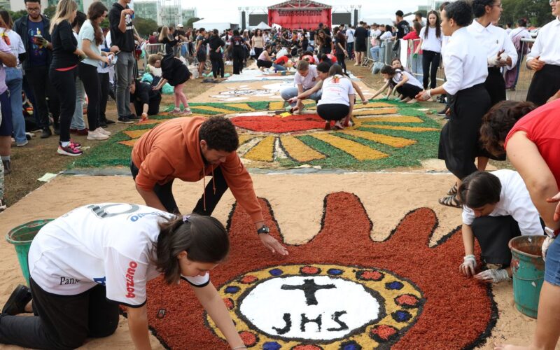 Tapetes de Corpus Christi do DF trazem memórias até além da fé