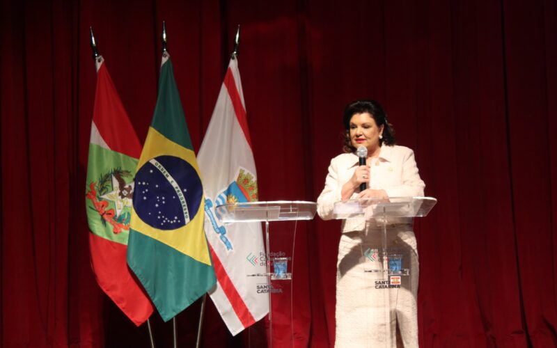 Vice-governadora de SC e autoridades abrem Congresso Internacional do Procon SC