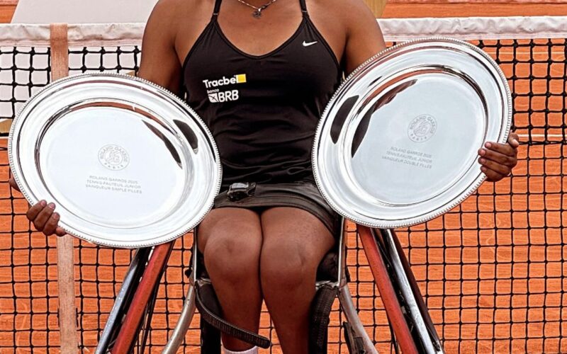 Vitória Miranda é campeã de simples e duplas júnior em Roland Garros