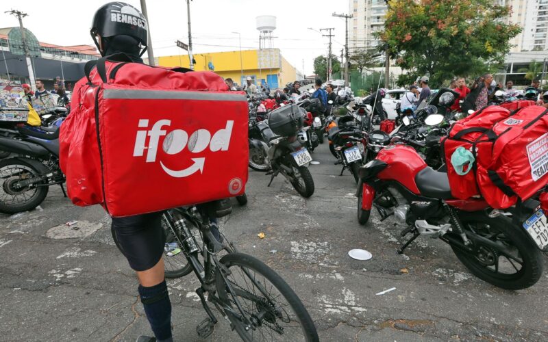 iFood anuncia mudanças, mas representantes de entregadores criticam