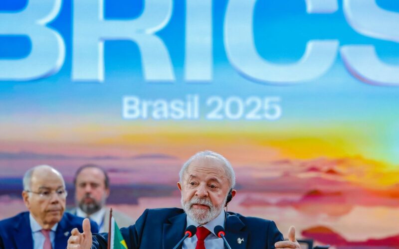 Adiar reforma na ONU torna mundo mais perigoso, diz Lula no Brics 