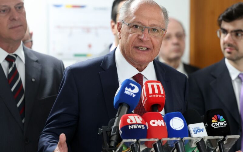 Alckmin diz que governo tentará acordo antes do prazo para tarifaço