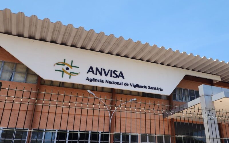 Anvisa proíbe comercialização de medicamentos e complemento alimentar