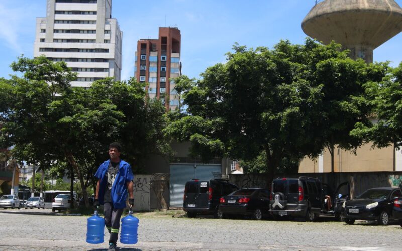 Após privatização, Sabesp registra mais receita, demissão e vazamentos Agência Brasil
