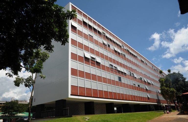 Assessoria jurídica de Carla Zambelli se compromete a devolver imóvel funcional em dez dias - Notícias