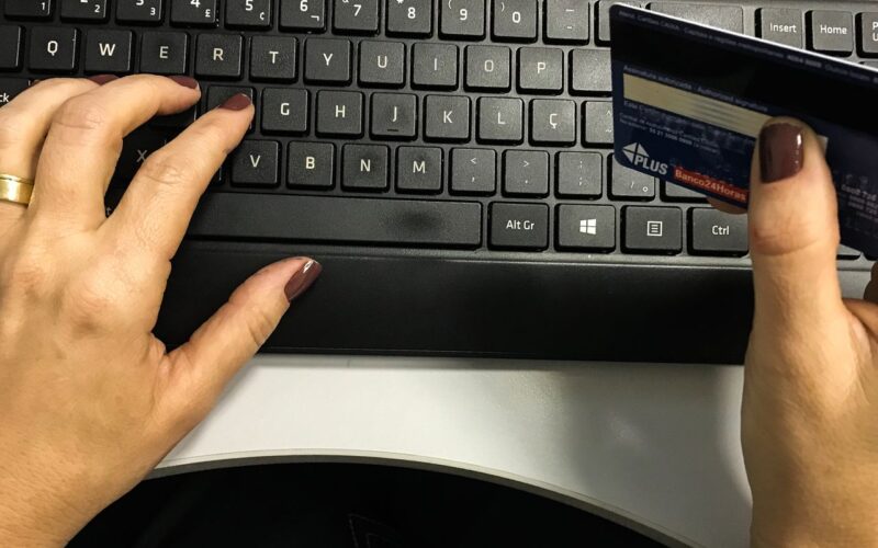 Associação pede inclusão de sites dos EUA em lista de pirataria