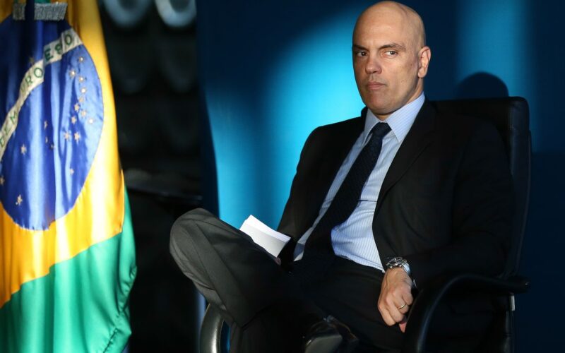Bolsonaro fez flagrante confissão de obstrução de Justiça, diz Moraes