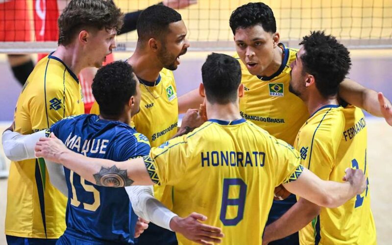 Brasil vira sobre anfitriã China e avança à semi da Liga das Nações