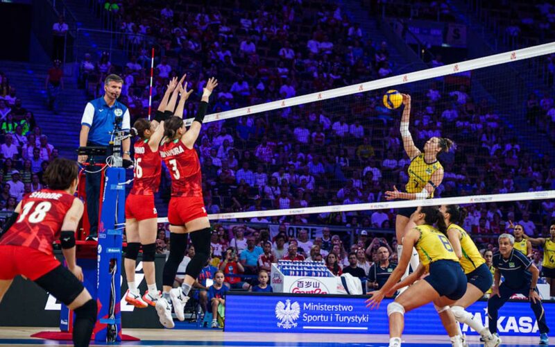 Brasil vira sobre o Japão e alcança final da Liga das Nações de vôlei