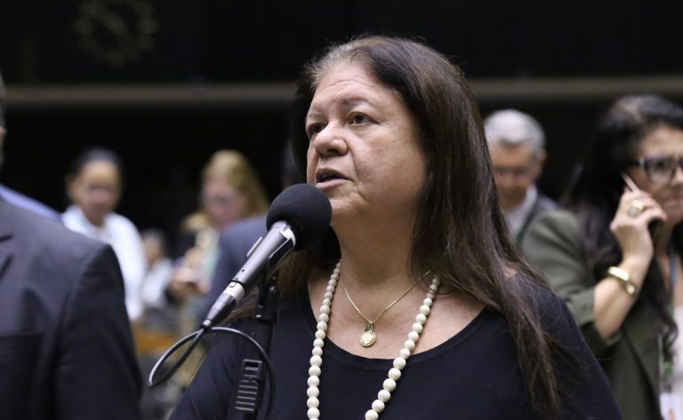 CCJ aprova ampliação da licença-maternidade em caso de internação prolongada da mãe ou do bebê - Notícias