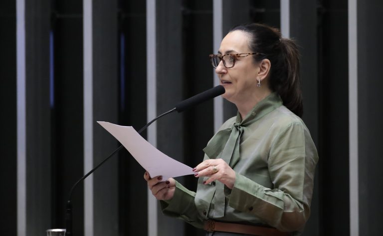 Câmara aprova criação do cadastro nacional de pessoas com doença de Alzheimer e outras demências - Notícias