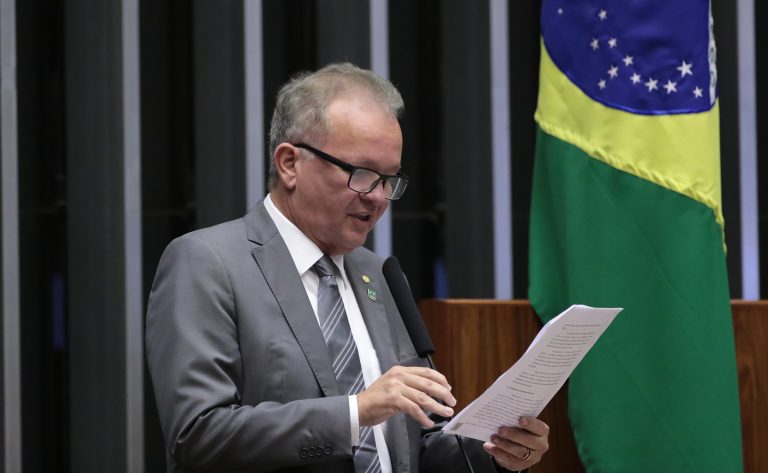 Câmara aprova novas regras para liberação de recursos do Fundo de Desenvolvimento Científico e Tecnológico - Notícias