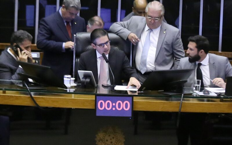 Câmara aprova urgência para proposta que reduz benefícios fiscais