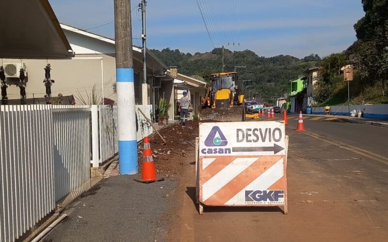 Casan instala 2,6 km de novas redes de água para Lacerdópolis