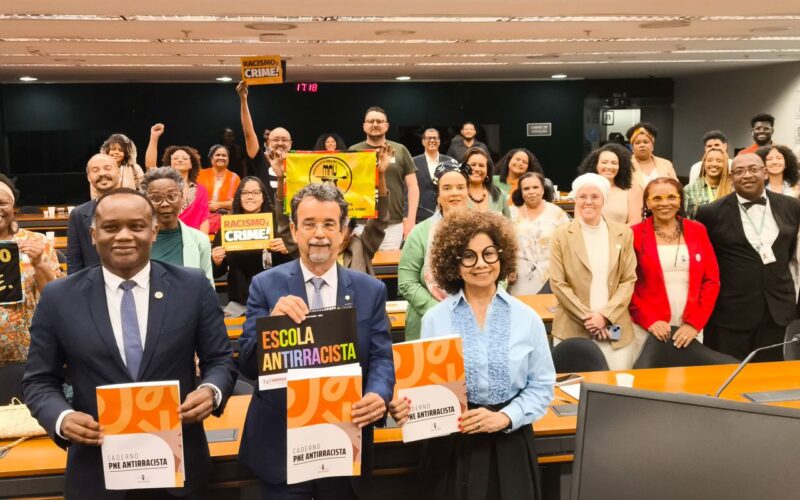 Chega ao Congresso caderno de propostas para educação antirracista