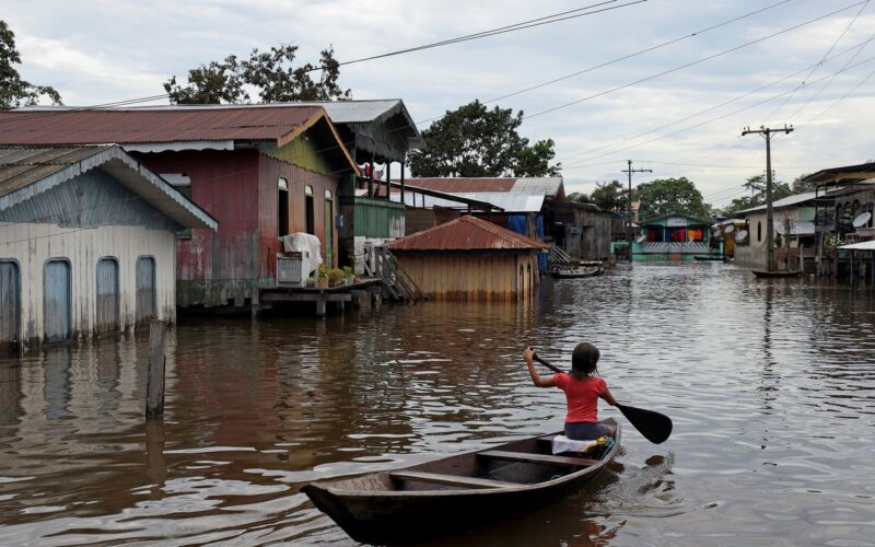 Cheias no Amazonas deixam 40 municípios em estado de emergência