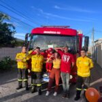 Cinco anos de vida e uma história de coragem: bombeiros realizam sonho e emocionam menino em aniversário