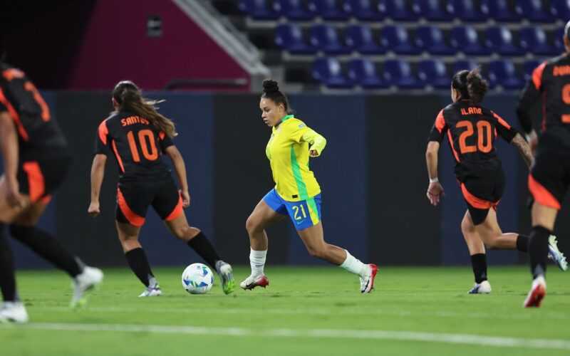Com 10, Brasil segura a Colômbia e avança em 1º na Copa América