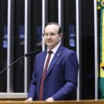 Comissão aprova autorização para motorista de aplicativo parar em qualquer local para passageiro com necessidade especial – Notícias
