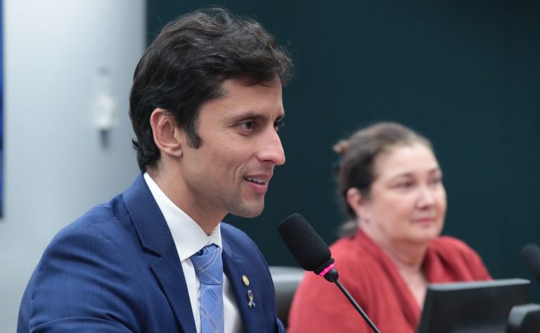 Comissão aprova auxílio financeiro e psicológico a mães de pessoa com deficiência ou autismo - Notícias