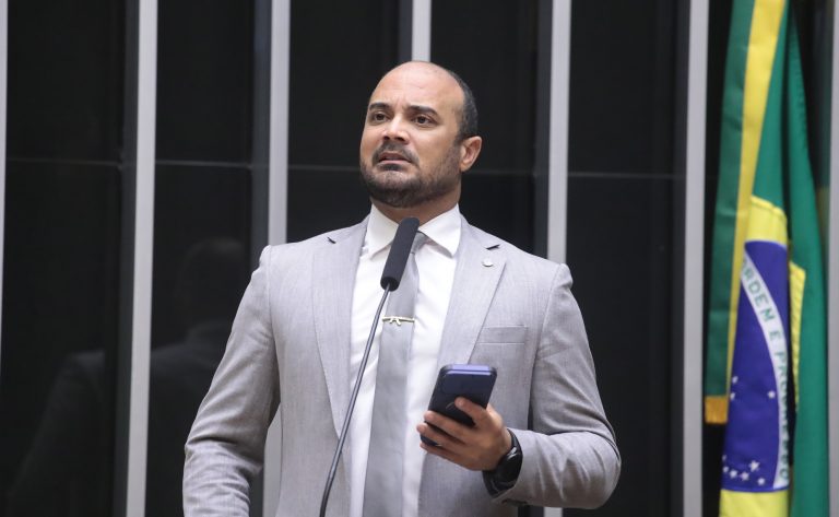 Comissão aprova auxílio para policial ameaçado que precisar mudar de residência - Notícias