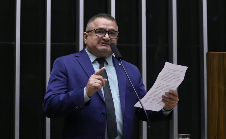Comissão aprova criação de cartão material escolar para estudantes da rede municipal - Notícias