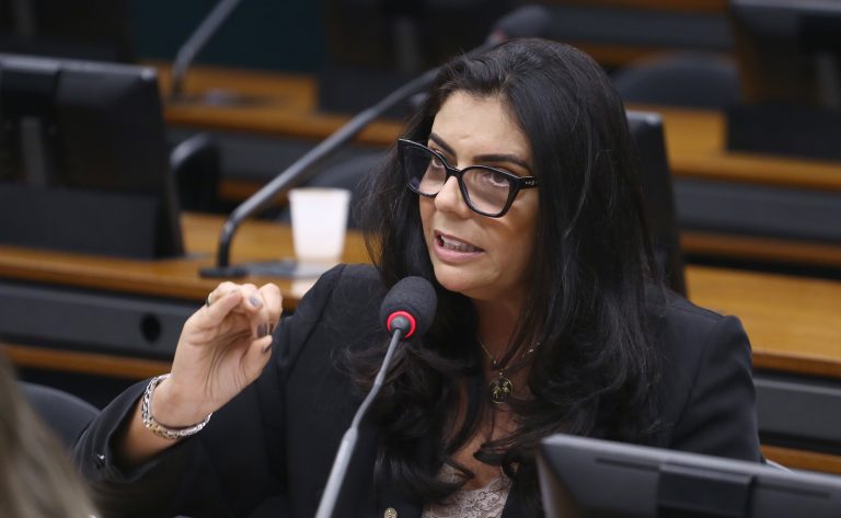 Comissão aprova criação de sistema de combate à pedofilia na internet - Notícias
