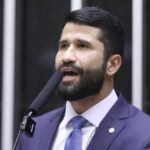 Comissão aprova criminalização da posse de celular por detento – Notícias
