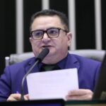 Comissão aprova determinação de que escolas substituam sons estridentes por música pra preservar aluno com autismo – Notícias