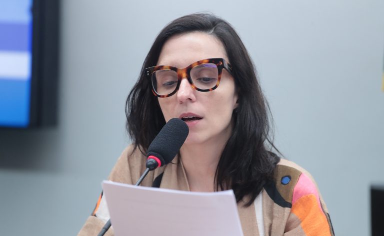 Comissão aprova escolas comunitárias e confessionais em programas do MEC - Notícias