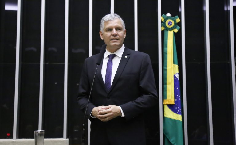 Comissão aprova exame de habilitação para futuros médicos veterinários - Notícias