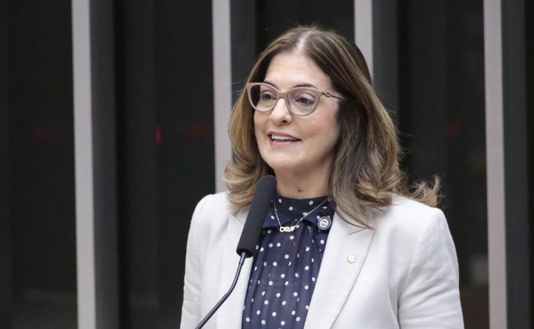 Comissão aprova garantia de atendimento prioritário no SUS para pacientes com endometriose - Notícias