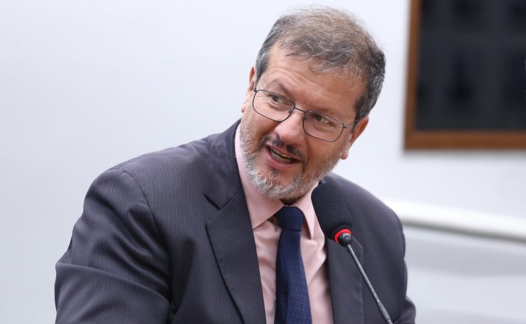 Comissão aprova isenção de tributos em equipamentos de informática vendidos para idosos carentes - Notícias