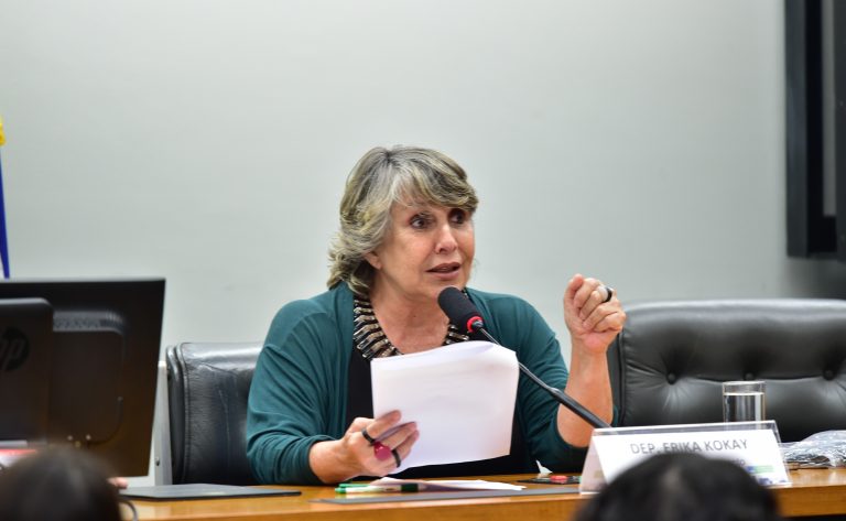 Comissão aprova multa para demissões com motivação ideológica - Notícias