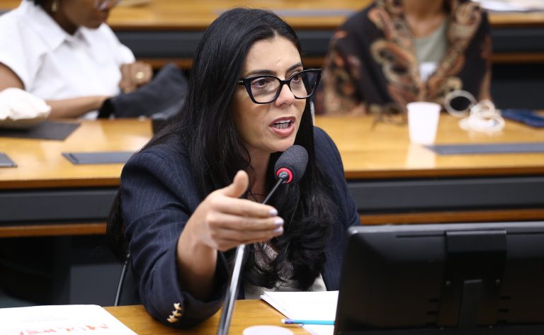 Comissão aprova permissão para grávidas remarcarem teste de aptidão física de concurso público - Notícias