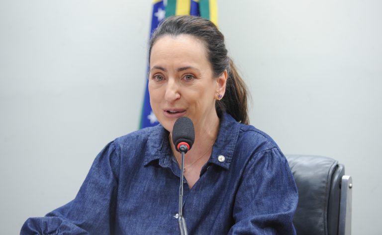 Comissão aprova previsão de base de dados sobre pessoas com transtornos alimentares no SUS - Notícias