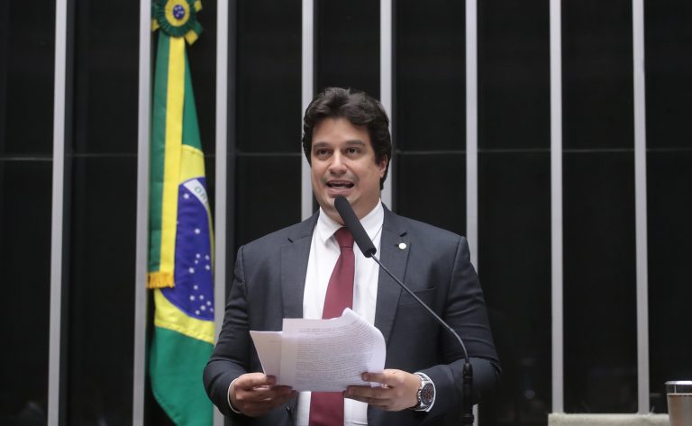 Comissão aprova programa de emprego no turismo para beneficiário do Bolsa Família - Notícias