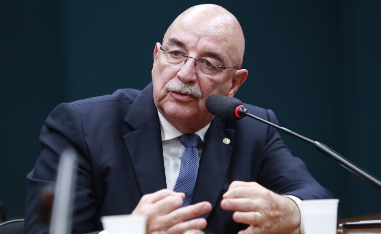 Comissão aprova projeto assegurando a crianças e adolescentes acesso a programas de saúde mental no SUS - Notícias
