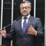 Comissão aprova projeto para garantir contrato em braile para pessoa com deficiência visual – Notícias