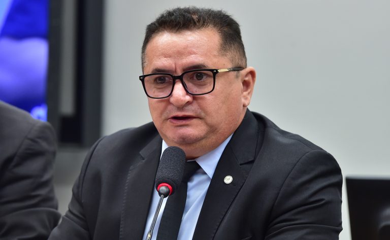 Comissão aprova projeto que cria vestibular especial para ingresso de pessoa idosa em universidade - Notícias