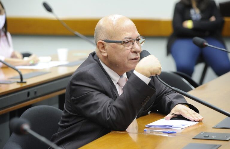 Comissão aprova projeto que torna obrigatório ar-condicionado nas salas de aula de escolas públicas - Notícias