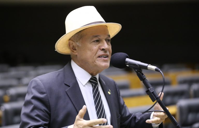 Comissão aprova proposta de gestão coletiva da terra para moradias populares - Notícias