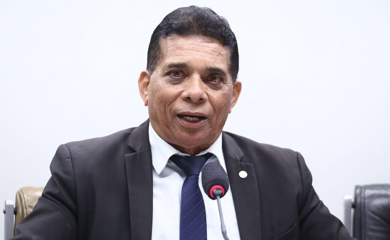Comissão aprova regra para facilitar identificação de preços de produtos por idosos  - Notícias