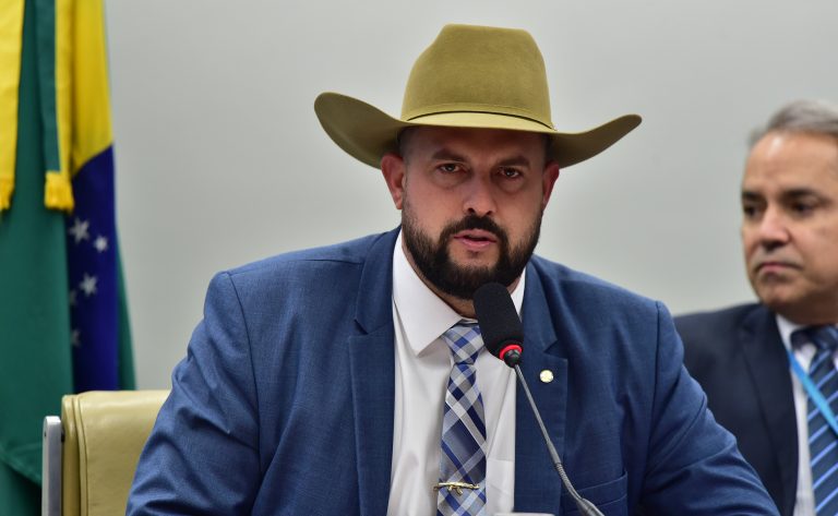Comissão aprova regras diferenciadas para transporte de cargas perigosas por produtores rurais - Notícias